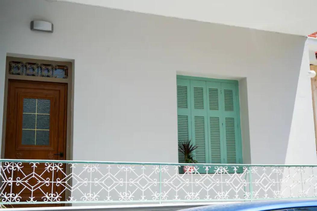 ナフプリオΕυχάριστο Σπίτι Στο Κέντρο Της Πόλης Του Ναυπλίου.アパートメント エクステリア 写真